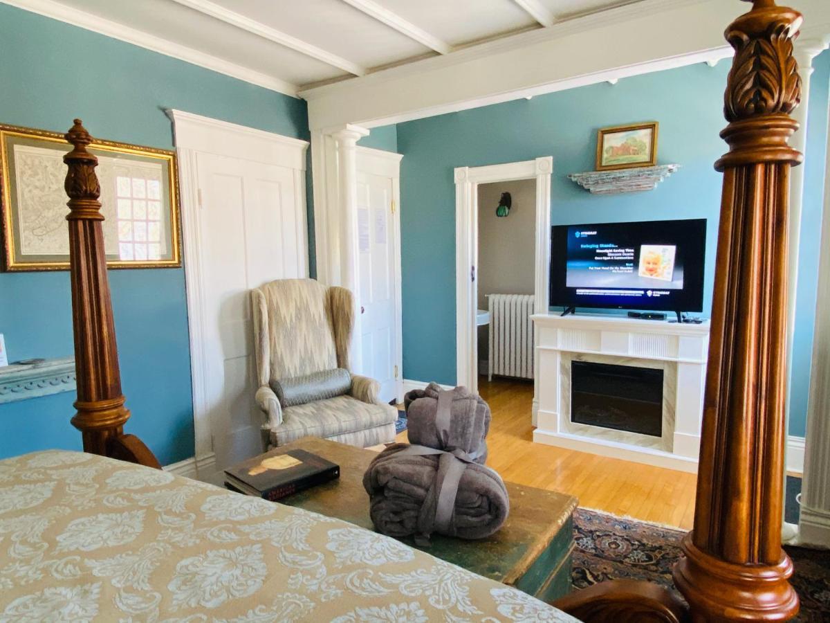 1000 Islands Bed And Breakfast-The Bulloch House 가나노크 외부 사진