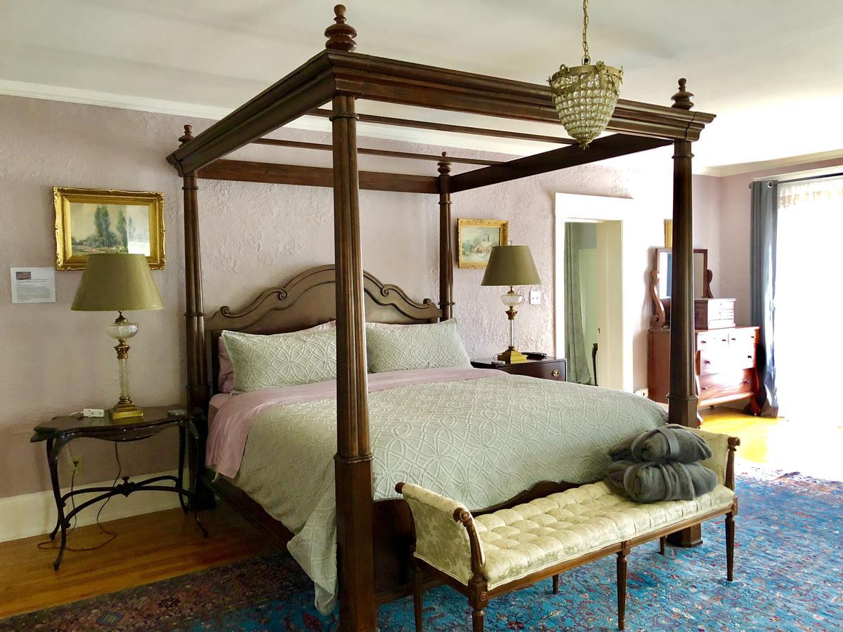 1000 Islands Bed And Breakfast-The Bulloch House 가나노크 외부 사진